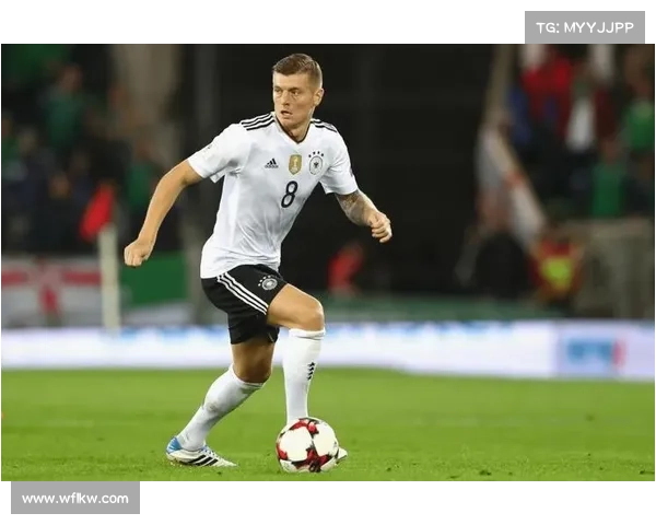 全面剖析中场类型与职能从莫塔视角看现代足球中场演变 全面剖析中场类型与职能从莫塔视角看现代足球中场演变